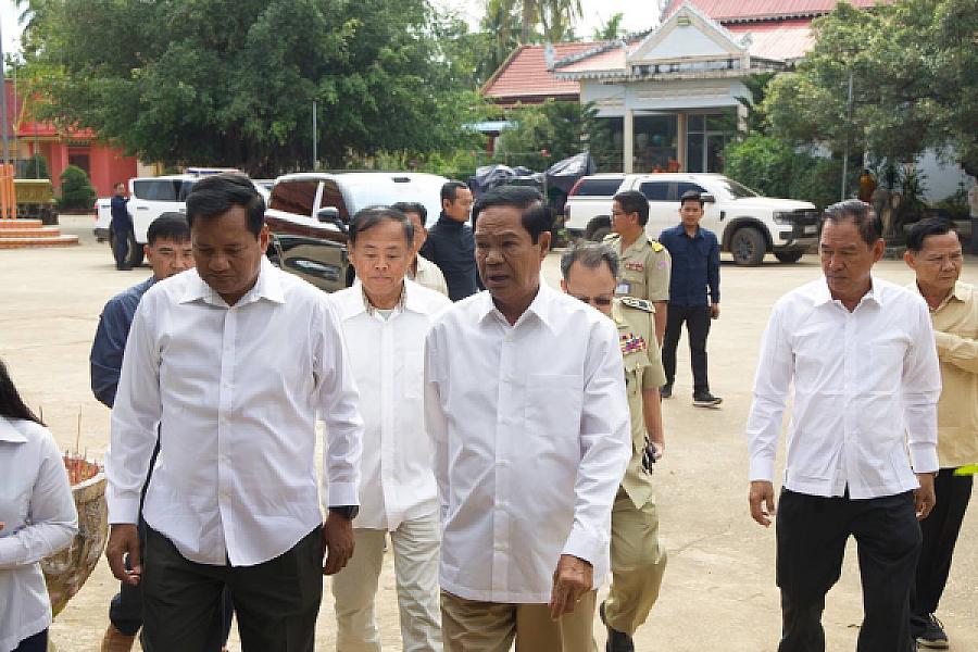 ថវិការំលែកមរណទុក្ខរបស់ សម្តេចមហាបវរធិបតី ហ៊ុន ម៉ាណែត បានប្រគល់ជូនគ្រួសារសពវីរកងកម្លាំងពលី ២រូប ក្នុងខេត្តឧត្តរមានជ័យ 