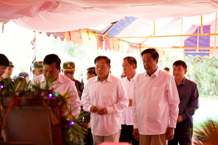 ថវិការំលែកមរណទុក្ខរបស់ សម្តេចមហាបវរធិបតី ហ៊ុន ម៉ាណែត បានប្រគល់ជូនគ្រួសារសពវីរកងកម្លាំងពលី ២រូប ក្នុងខេត្តឧត្តរមានជ័យ  - Image 12