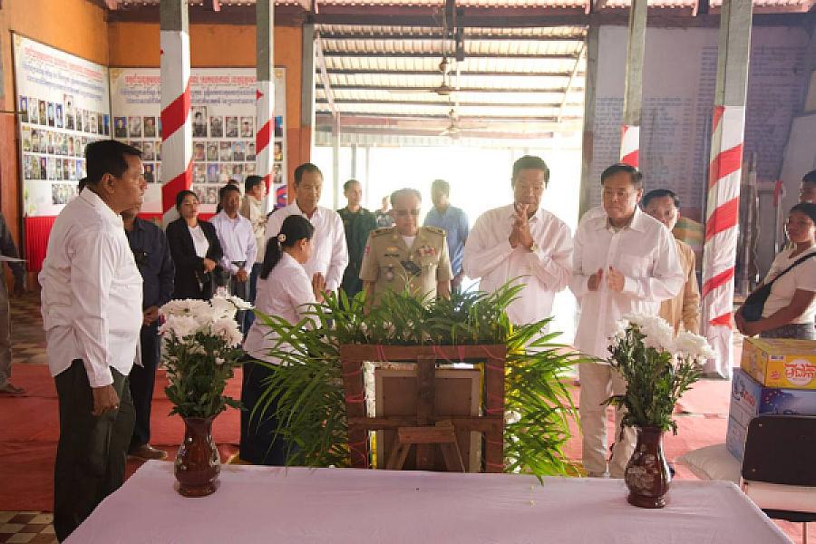 ថវិការំលែកមរណទុក្ខរបស់ សម្តេចមហាបវរធិបតី ហ៊ុន ម៉ាណែត បានប្រគល់ជូនគ្រួសារសពវីរកងកម្លាំងពលី ២រូប ក្នុងខេត្តឧត្តរមានជ័យ  - Image 20