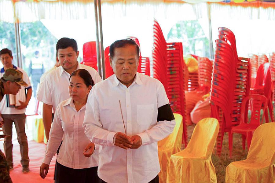 ឯកឧត្តម អ៊ុក ឃ្នួច នាំយកថវិកា និងសាររំលែកមរណទុក្ខរបស់សម្តេចធិបតី ហ៊ុន ម៉ាណែត ប្រគល់ជូនគ្រួសារសពវីរកងទ័ព ក្នុងខេត្តឧត្តរមានជ័យ  - Image 2