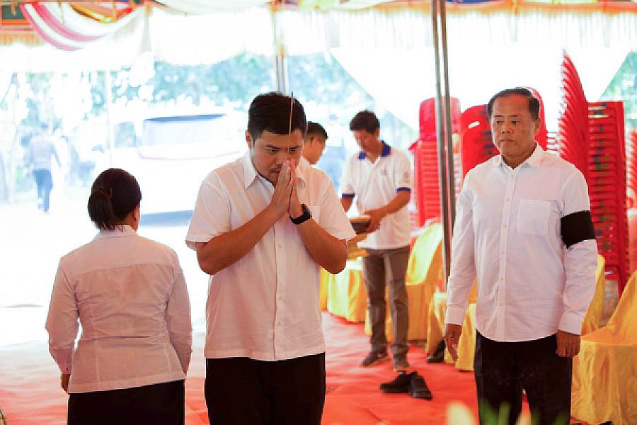 ឯកឧត្តម អ៊ុក ឃ្នួច នាំយកថវិកា និងសាររំលែកមរណទុក្ខរបស់សម្តេចធិបតី ហ៊ុន ម៉ាណែត ប្រគល់ជូនគ្រួសារសពវីរកងទ័ព ក្នុងខេត្តឧត្តរមានជ័យ  - Image 4