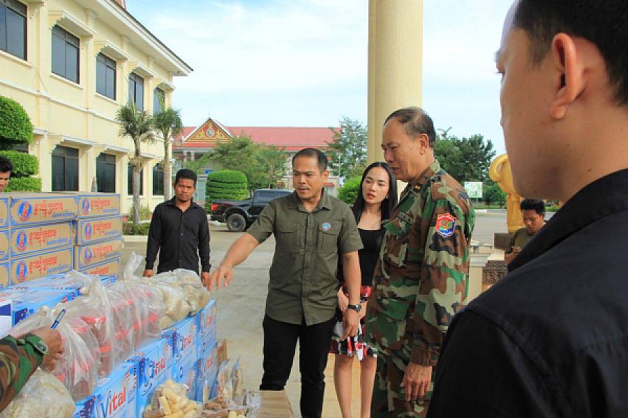 លោក អ៊ុក ស៊ីវុត្ថា បាននាំយកអំណោយជូនកងទ័ព ចំណុះយោធភូមិភាគទី៥