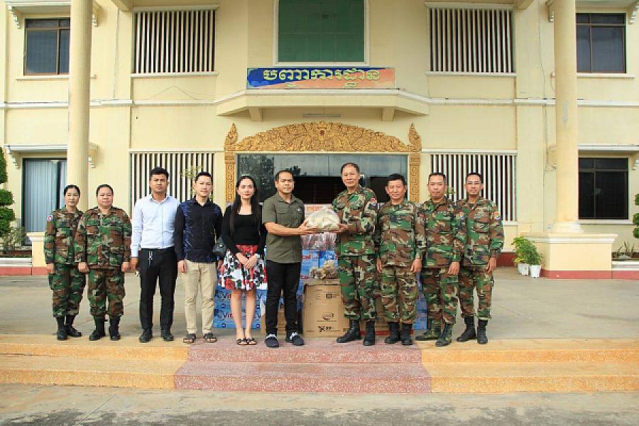 លោក អ៊ុក ស៊ីវុត្ថា បាននាំយកអំណោយជូនកងទ័ព ចំណុះយោធភូមិភាគទី៥ - Image 6