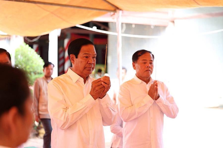 ថវិកា និងសាររំលែកមរណទុក្ខរបស់សម្តេចធិបតី ហ៊ុន ម៉ាណែត បានប្រគល់ជូនគ្រួសារសពវីរកងទ័ពពលី ក្នុងខេត្តឧត្តរមានជ័យ  - Image 2