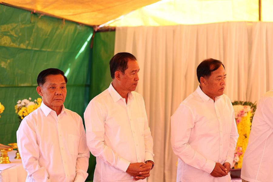 ថវិកា និងសាររំលែកមរណទុក្ខរបស់សម្តេចធិបតី ហ៊ុន ម៉ាណែត បានប្រគល់ជូនគ្រួសារសពវីរកងទ័ពពលី ក្នុងខេត្តឧត្តរមានជ័យ  - Image 4