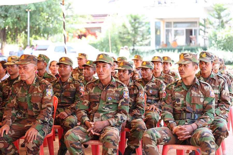 ថវិកា និងសាររំលែកមរណទុក្ខរបស់សម្តេចធិបតី ហ៊ុន ម៉ាណែត បានប្រគល់ជូនគ្រួសារសពវីរកងទ័ពពលី ក្នុងខេត្តឧត្តរមានជ័យ  - Image 18