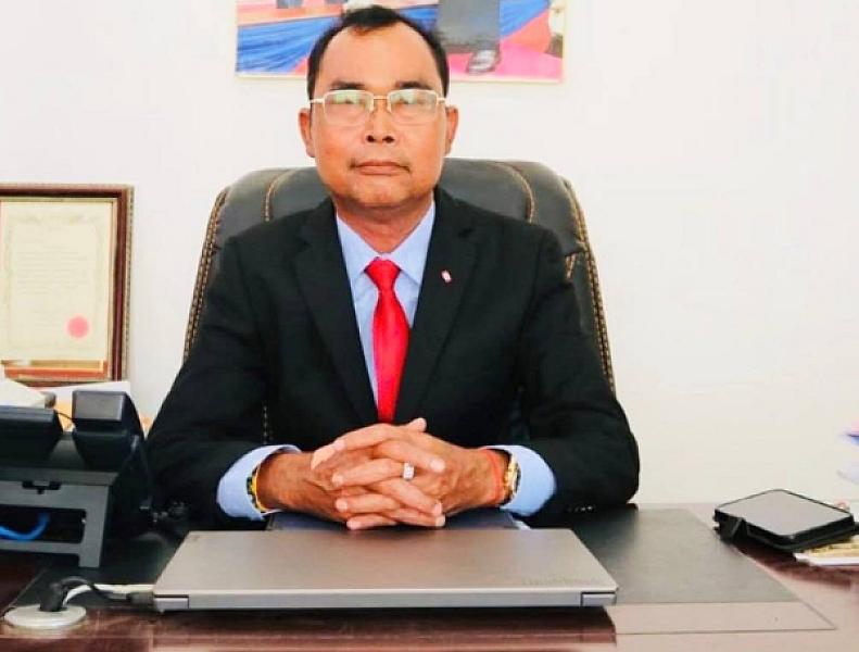 Dr. Nget Soda, Director of the Takeo Provincial Pedagogical Center, has donated 100,000 riels to organize the Extraordinary General Assembly of the Cambodian Veterans Association nationwide