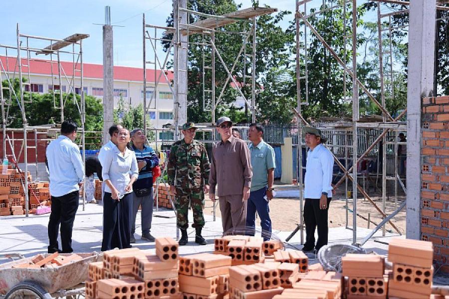 ឯកឧត្តម គួច ចំរើន ដឹកនាំក្រុមការងារចុះពិនិត្យវឌ្ឍនភាពនៃការសាងសង់អគារទីស្នាក់ការ អ.ន.ក. ខេត្តកណ្តាល   - Image 3