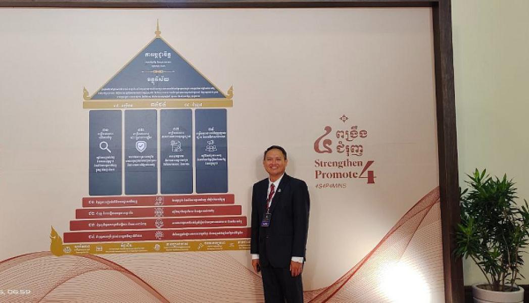 Mr. Lim Pheakdei, Director of the Siem Reap Provincial Inspectorate, has donated 200,000 riels to organize the Extraordinary General Assembly of the Cambodian Veterans Association nationwide