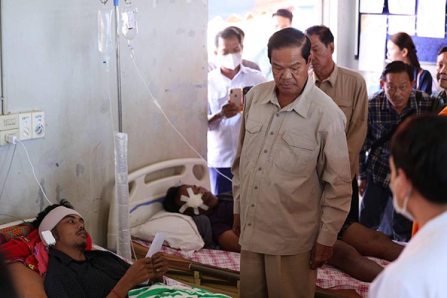 ឯកឧត្តម គន់ គីម អញ្ជើញសួរសុខទុក្ខ និងនាំយកថវិកាសម្តេចកិត្តិព្រឹទ្ធបណ្ឌិត ប៊ុន រ៉ានី ជូនវីរកងទ័ពកំពុងសម្រាកព្យាបាលរបួស - Image 14