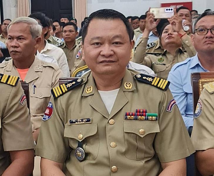Colonel Chen Ratha, Assistant Secretary of State of the Ministry of Interior, has donated 100,000 riels to organize the Extraordinary General Assembly of the Cambodian Veterans Association nationwide