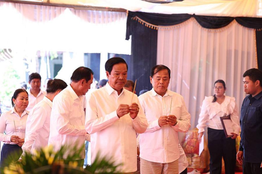 ថវិកា និងសាររំលែកមរណទុក្ខរបស់សម្តេចធិបតី ហ៊ុន ម៉ាណែត បានប្រគល់ជូនគ្រួសារវីរកងទ័ពពលី ក្នុងខេត្តឧត្តរមានជ័យ  - Image 7