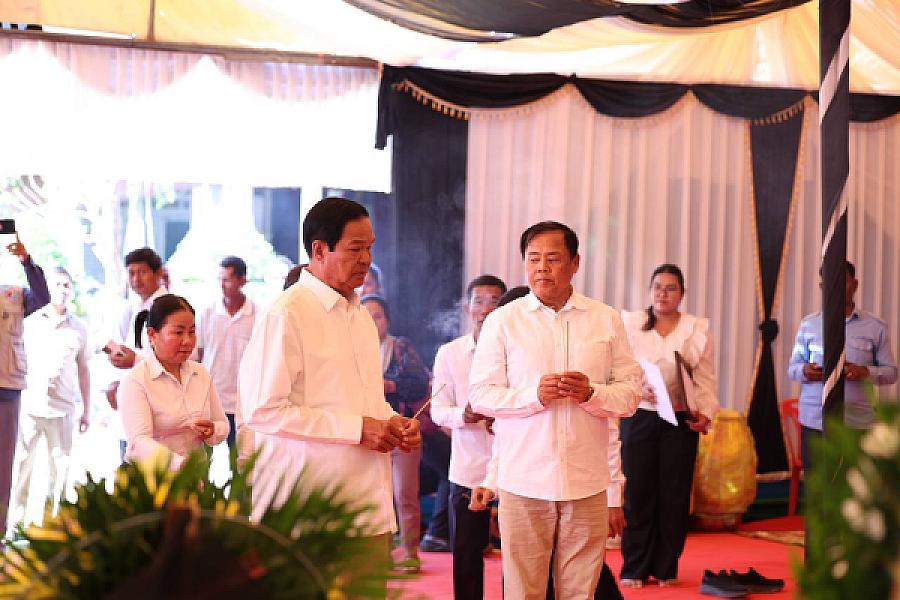 ថវិកា និងសាររំលែកមរណទុក្ខរបស់សម្តេចធិបតី ហ៊ុន ម៉ាណែត បានប្រគល់ជូនគ្រួសារវីរកងទ័ពពលី ក្នុងខេត្តឧត្តរមានជ័យ  - Image 8