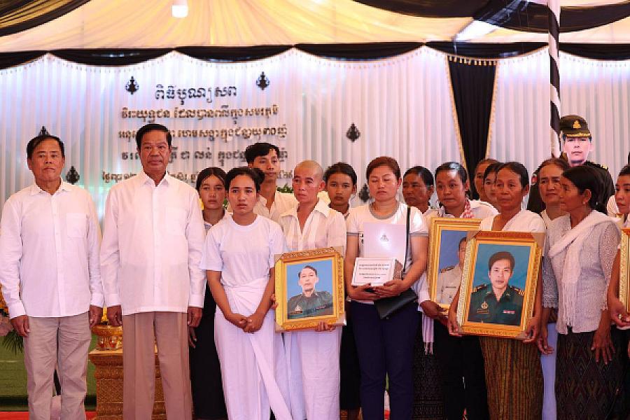 ថវិកា និងសាររំលែកមរណទុក្ខរបស់សម្តេចធិបតី ហ៊ុន ម៉ាណែត បានប្រគល់ជូនគ្រួសារវីរកងទ័ពពលី ក្នុងខេត្តឧត្តរមានជ័យ  - Image 15