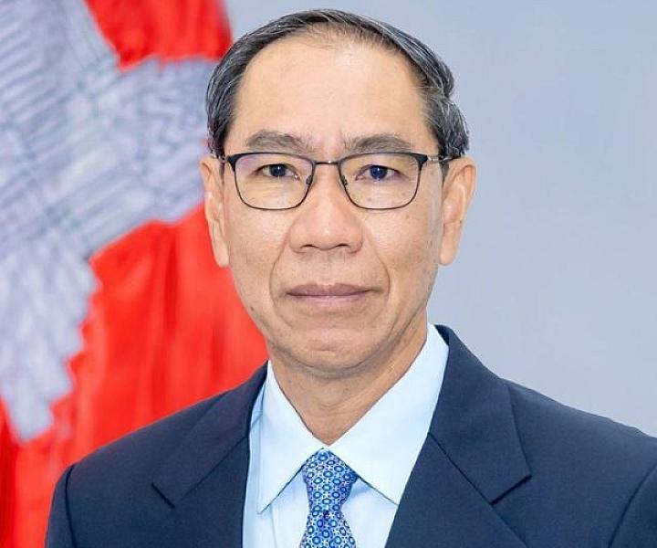 His Excellency Prak Savon, Advisor to Samdech Techo Hun Sen, President of the Cambodian People's Party, has contributed 1 million riel to organize the Extraordinary General Assembly of the Cambodian Veterans Association nationwide