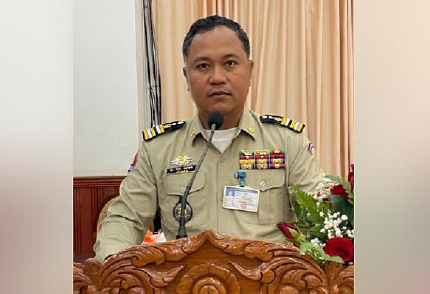 Lt. Col. Ouch Soken, Police Chief of Runta Ek Techo Sen, has donated 100,000 riels to organize an extraordinary nationwide convention representing the Cambodian Veterans Association