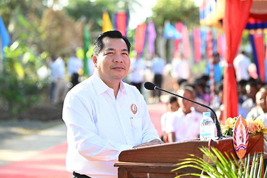 Mr. Long Kiseng, Governor of Santuk District, has donated 500,000 riels to organize an extraordinary general assembly of representatives of the Cambodian Veterans Association nationwide