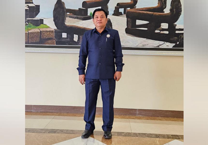 Mr. Un Leng, Director of the Department of Social Affairs, Veterans and Youth Rehabilitation of Tbong Khmum Province, has contributed 400,000 riels to organize an extraordinary nationwide