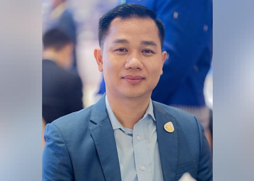 Mr. Roeun Rithypong, Director of the Department of Veterans Affairs and Youth Rehabilitation in Phnom Penh, has contributed 800,000 riels to organize the Extraordinary General Assembly of the Cambodian Veterans Association