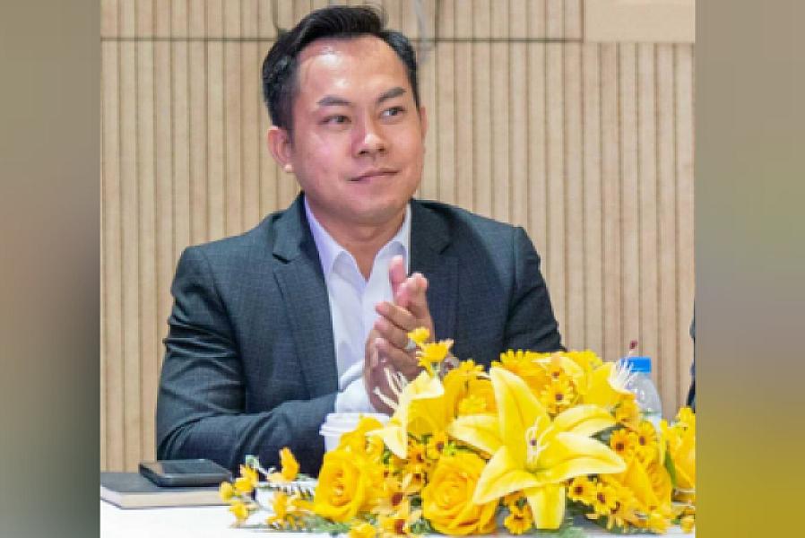 His Excellency Chhieng Chantara, Head of the Education Strengthening Task Force in Traing District, Takeo Province, has donated 500,000 riels to organize the Extraordinary General Assembly of the Cambodian Veterans Association nationwide