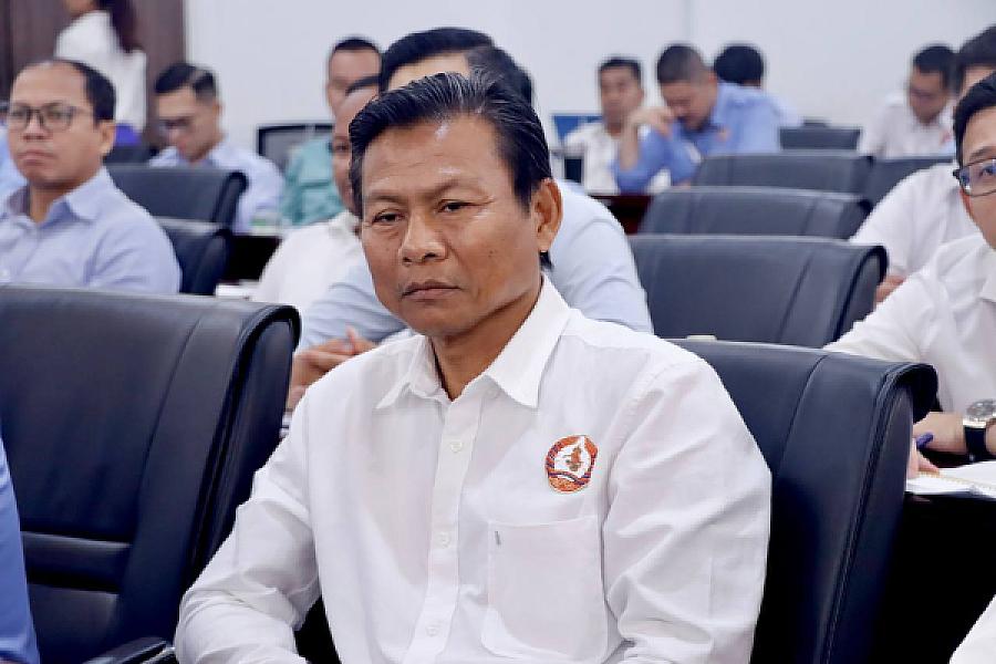 Mr. Chan Sengla, Director General of the Siem Reap Autonomous Water Supply Authority, has contributed 300,000 riels to organize the Extraordinary General Assembly of the Cambodian Veterans Association nationwide