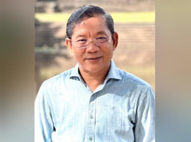 Mr. Thim Sereyvuth, Acting Director of the Siem Reap Province Tourism Department, would like to contribute 200,000 riels to organize the Extraordinary General Assembly of the Cambodian Veterans Association nationwide