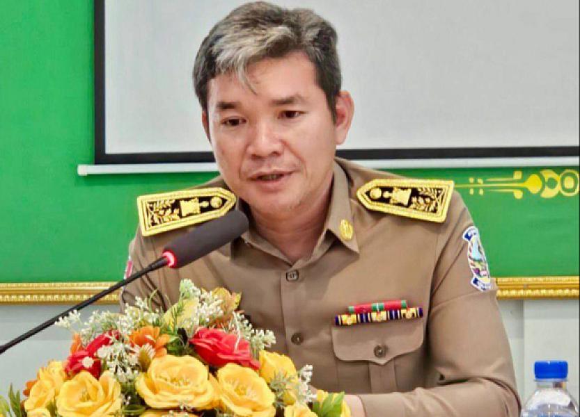 Mr. Sin Chanthol, Governor of Puok District, Siem Reap Province, would like to contribute 300,000 riels to organize the Extraordinary General Assembly of the Cambodian Veterans Association nationwide