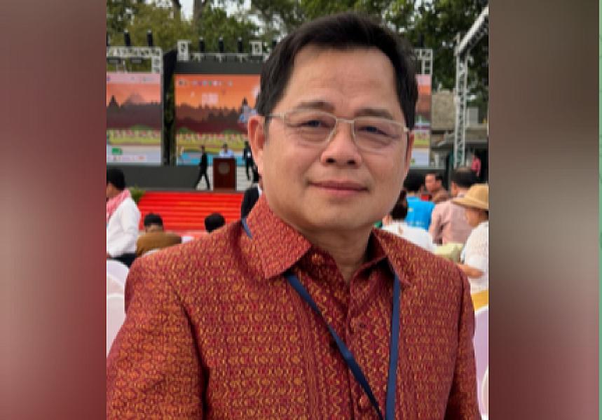 Mr. Kong Phalla, President of Siem Reap Electric, would like to contribute 400,000 riels to organize the Extraordinary General Assembly of the Cambodian Veterans Association nationwide