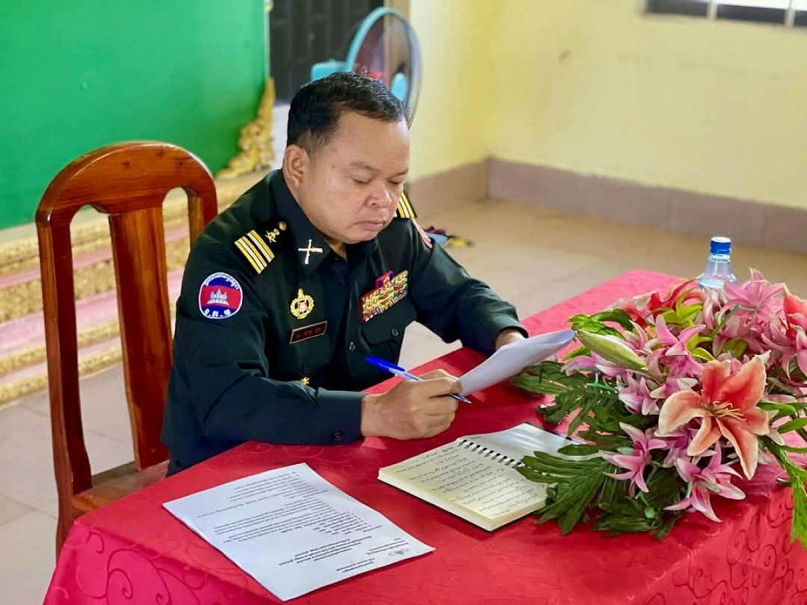 លោកវរសេនីយ៍ទោ ង៉ាន់ ផុន មេបញ្ជាការកងវរសេនាតូចលេខ២២៣តំបន់ប្រតិបត្តិការសឹករងត្បូងឃ្មុំ សូមចូលរួមឧបត្ថម្ភថវិការចំនួ​ ៤០មុឺនរៀល  ដើម្បីរៀបចំមហាសន្និបាតវិសាមញ្ញតំណាងសមាគមអតីតយុទ្ធជនកម្ពុជាទូទាំងប្រទេស