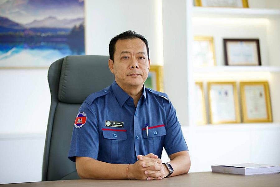 Mr. Ly May,Urban Planning and Reconstruction of Ratanakiri Province, has contributed 400,000 riels to organize the Extraordinary General Assembly of the Cambodian Veterans Association nationwide