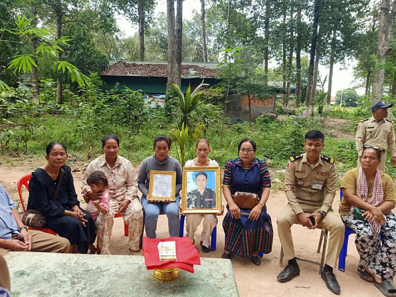 Major General Heng Vuthy,assigned a working group and relevant members to bring 16 million baht in relief funds to be handed over to the families of 04 veterans in Kampong Siem
