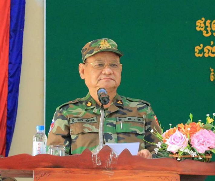 Lieutenant General Ek Sam Aun, Deputy Commander of the Army and Commander of Military Region 5, has donated 3 million riels to organize the Extraordinary General Assembly of the Cambodian Veterans Association nationwide