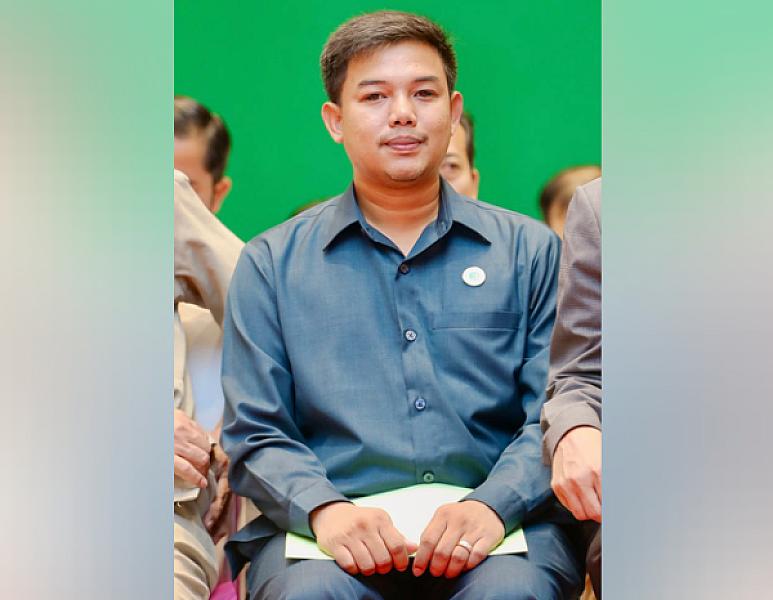 Mr. Kong Samrith, Youth Rehabilitation of Koh Kong Province, has contributed 300,000 riels to organize the Extraordinary General Assembly of the Cambodian Veterans Association nationwide