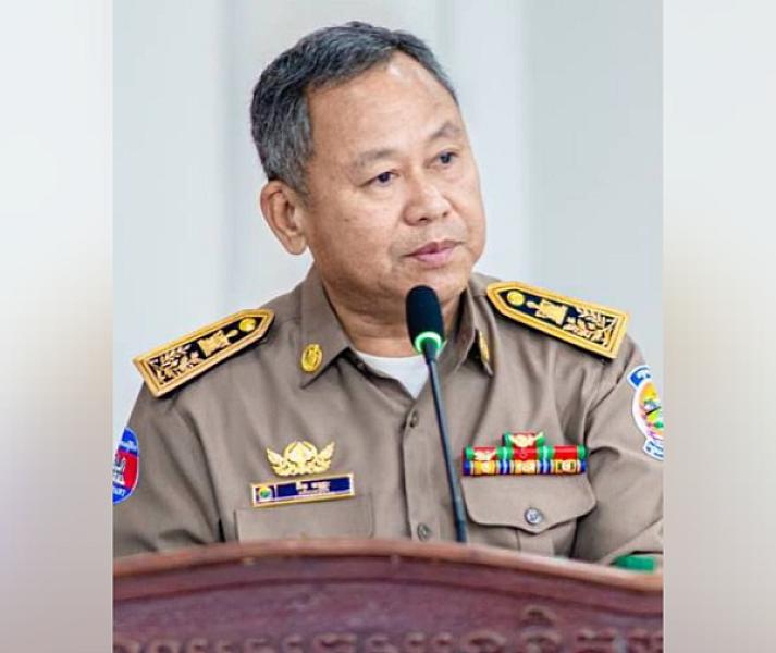 Mr. Kim Vannak, Governor of Sotranikm District, has donated 200,000 riels to organize the Extraordinary General Assembly of the Cambodian Veterans Association nationwide