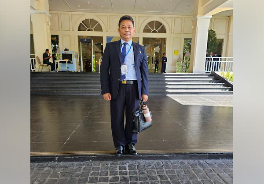 Mr. Tbeng Leat, Director of the Department of Mines and Energy of Siem Reap Province, has donated 200,000 riels to organize the Extraordinary General Assembly of the Cambodian Veterans Association nationwide