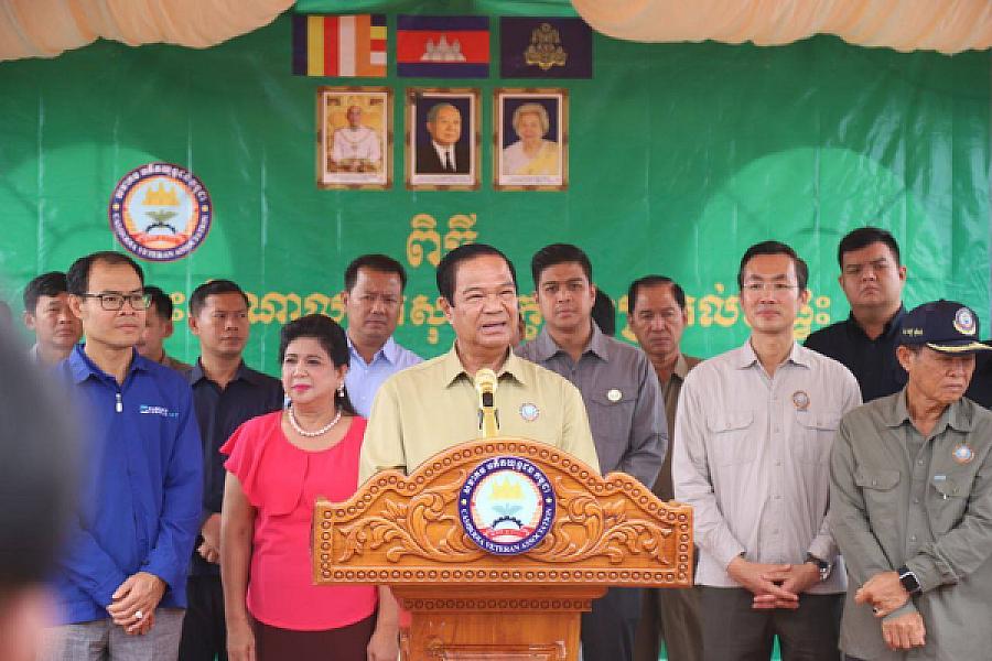 His Excellency Dr. Kun Kim presented 38 houses as a gift from President Hun Sen to veterans in Ponhea Krek district, Tbong Khmum province.