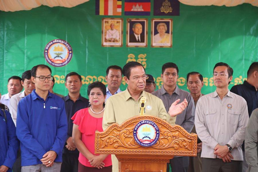 ឯកឧត្តម កិត្តិសង្គហបណ្ឌិត គន់ គីម ប្រគល់ផ្ទះ៣៨ខ្នង ជាអំណោយរបស់សម្ដេចមហាបវរធិបតី ហ៊ុន ម៉ាណែត ជូនអតីតយុទ្ធជន នៅស្រុកពញាក្រែក ខេត្តត្បូងឃ្មុំ - Image 2