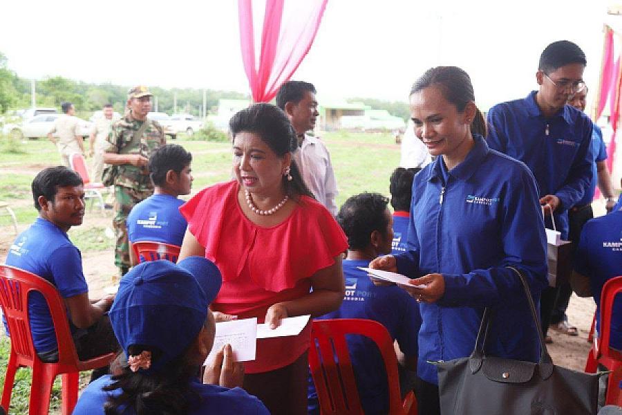 ឯកឧត្តម កិត្តិសង្គហបណ្ឌិត គន់ គីម ប្រគល់ផ្ទះ៣៨ខ្នង ជាអំណោយរបស់សម្ដេចមហាបវរធិបតី ហ៊ុន ម៉ាណែត ជូនអតីតយុទ្ធជន នៅស្រុកពញាក្រែក ខេត្តត្បូងឃ្មុំ - Image 8
