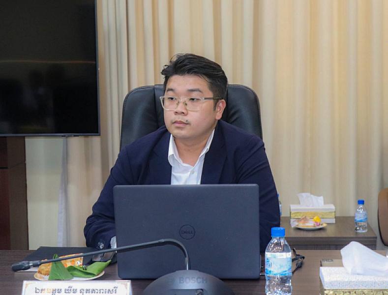 Khim Nuttara Serey, Assistant to the Prime Minister of the Kingdom of Cambodia, has contributed 400,000 riels to organize the Extraordinary General Assembly of the Cambodian Veterans Association nationwide