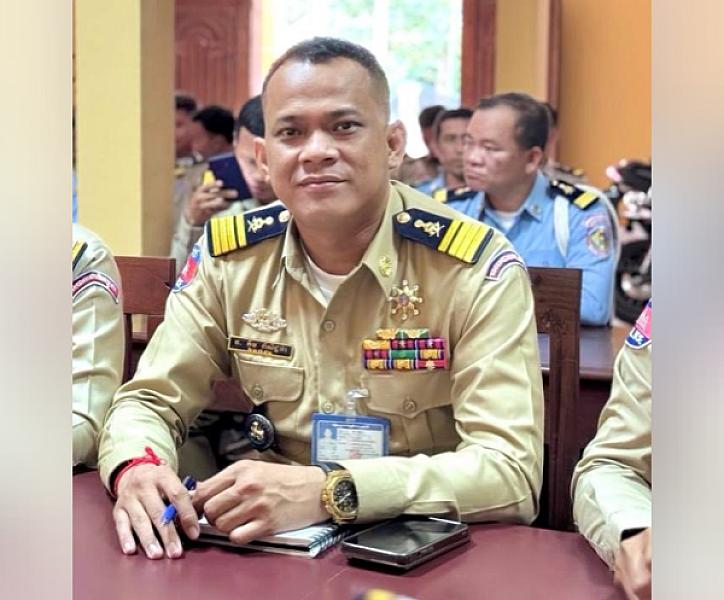 Kim Pisithara, Deputy Inspector General of Siem Reap City Police Department, has contributed 60,000 riels to organize the Extraordinary General Assembly of the Cambodian Veterans Association nationwide
