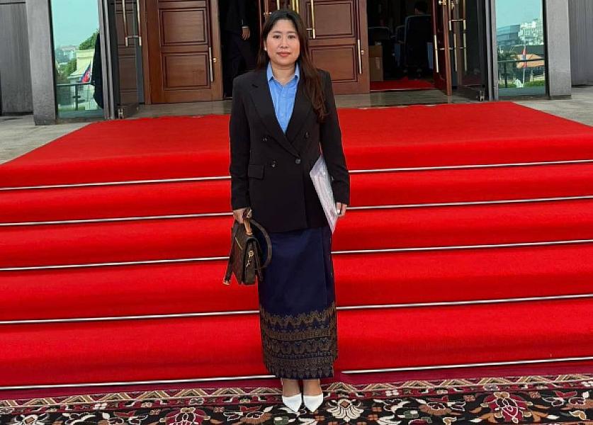 Her Excellency Chea Chanvichet, Advisor to the Royal Government, has contributed 200,000 riels to organize the Extraordinary General Assembly of the Cambodian Veterans Association nationwide